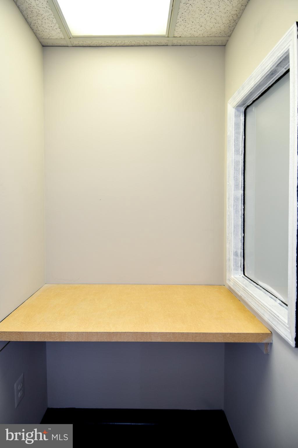 HAMILTON CENTER - Commercial Lease