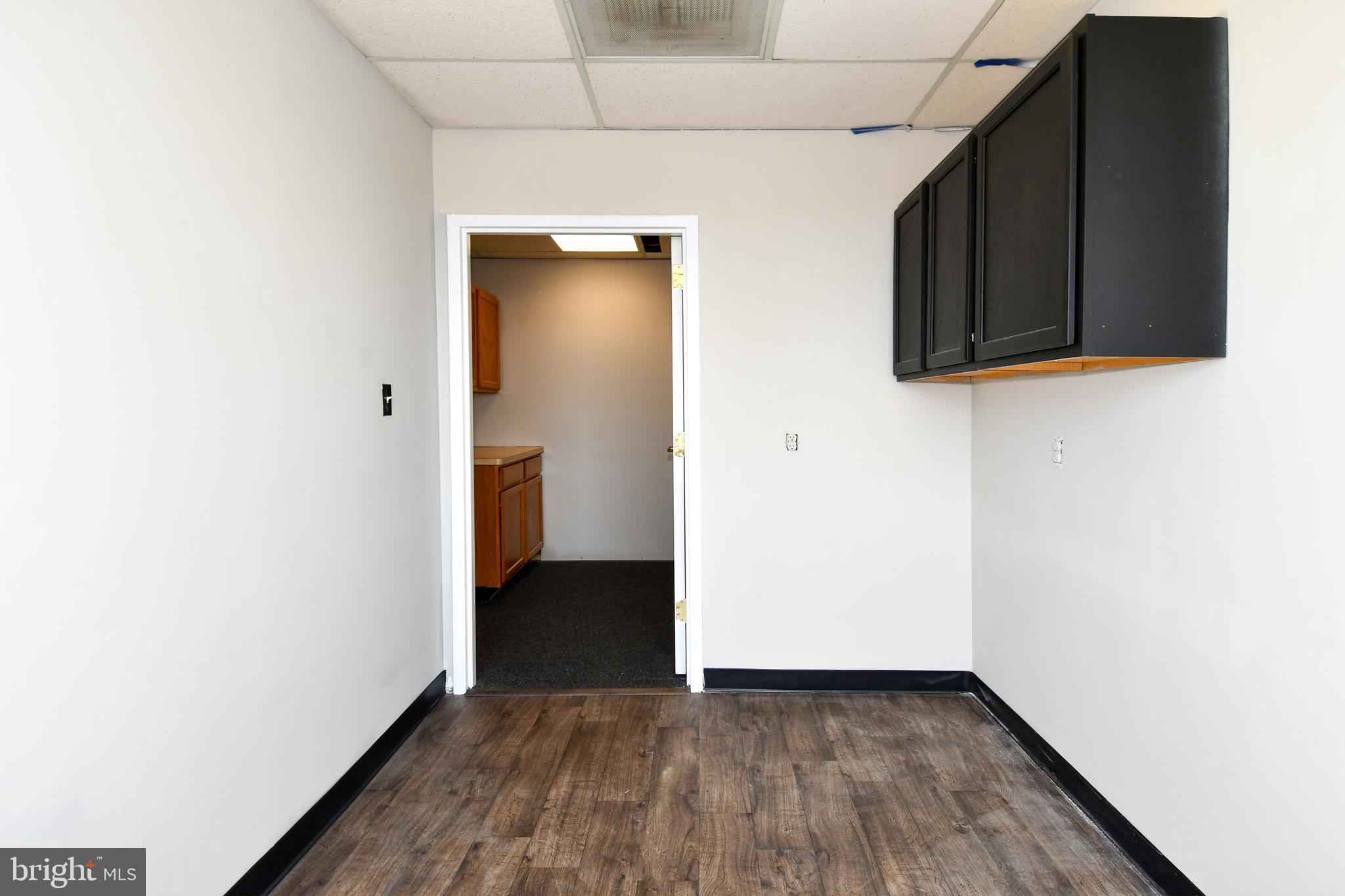 HAMILTON CENTER - Commercial Lease