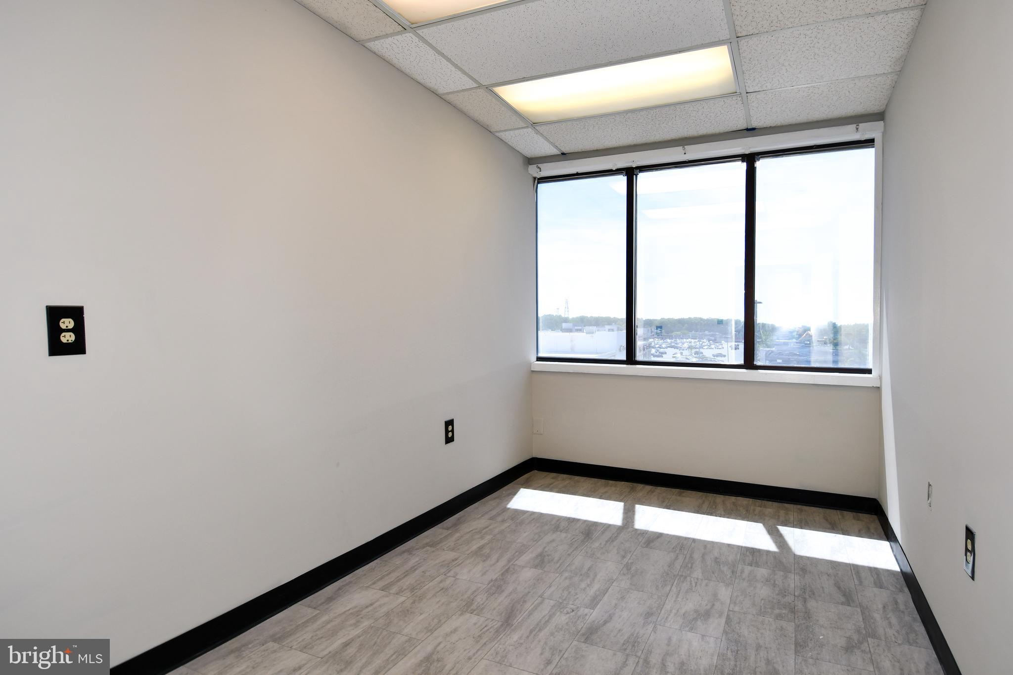 HAMILTON CENTER - Commercial Lease