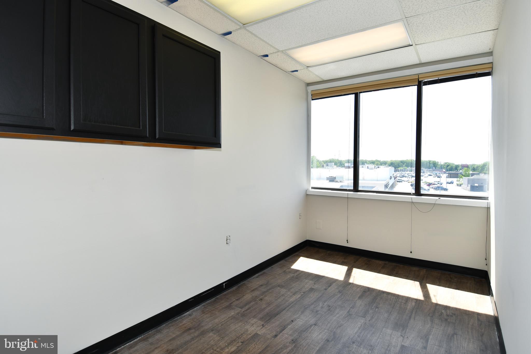 HAMILTON CENTER - Commercial Lease