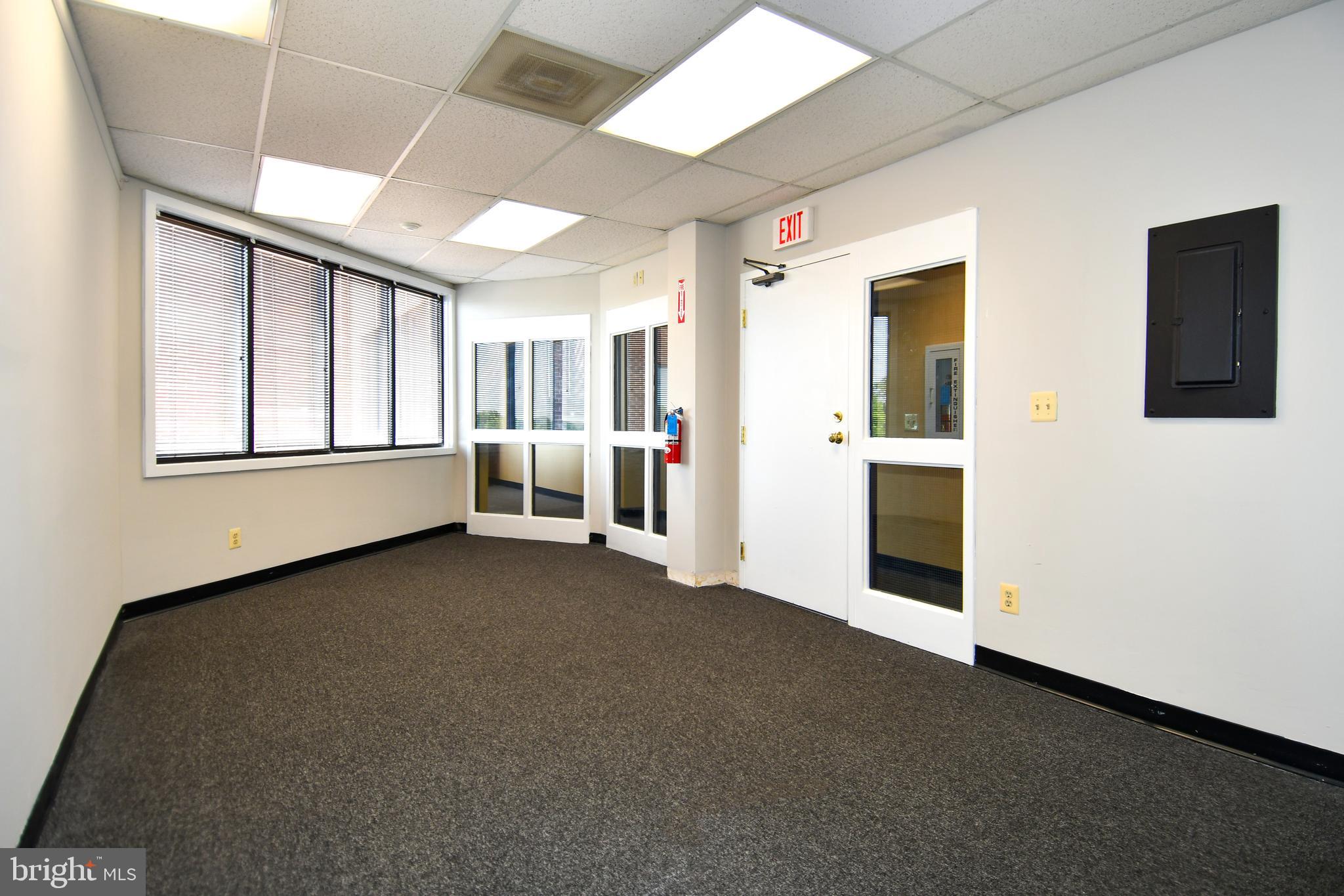 HAMILTON CENTER - Commercial Lease