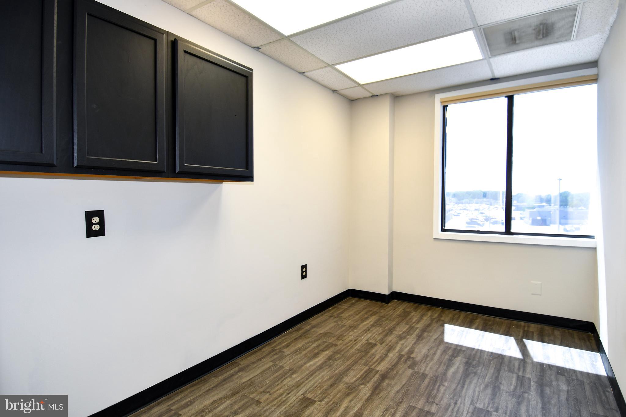 HAMILTON CENTER - Commercial Lease