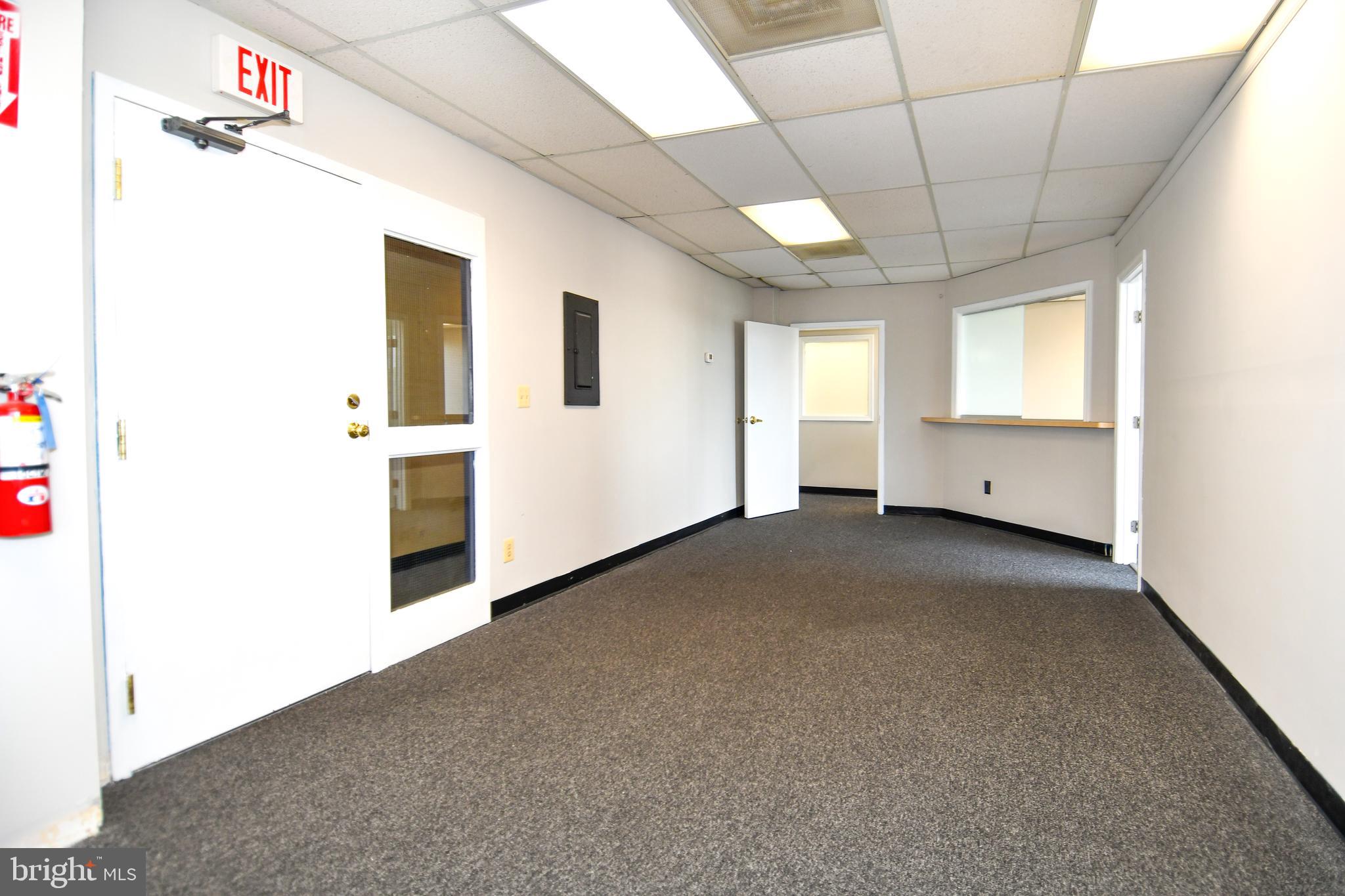 HAMILTON CENTER - Commercial Lease
