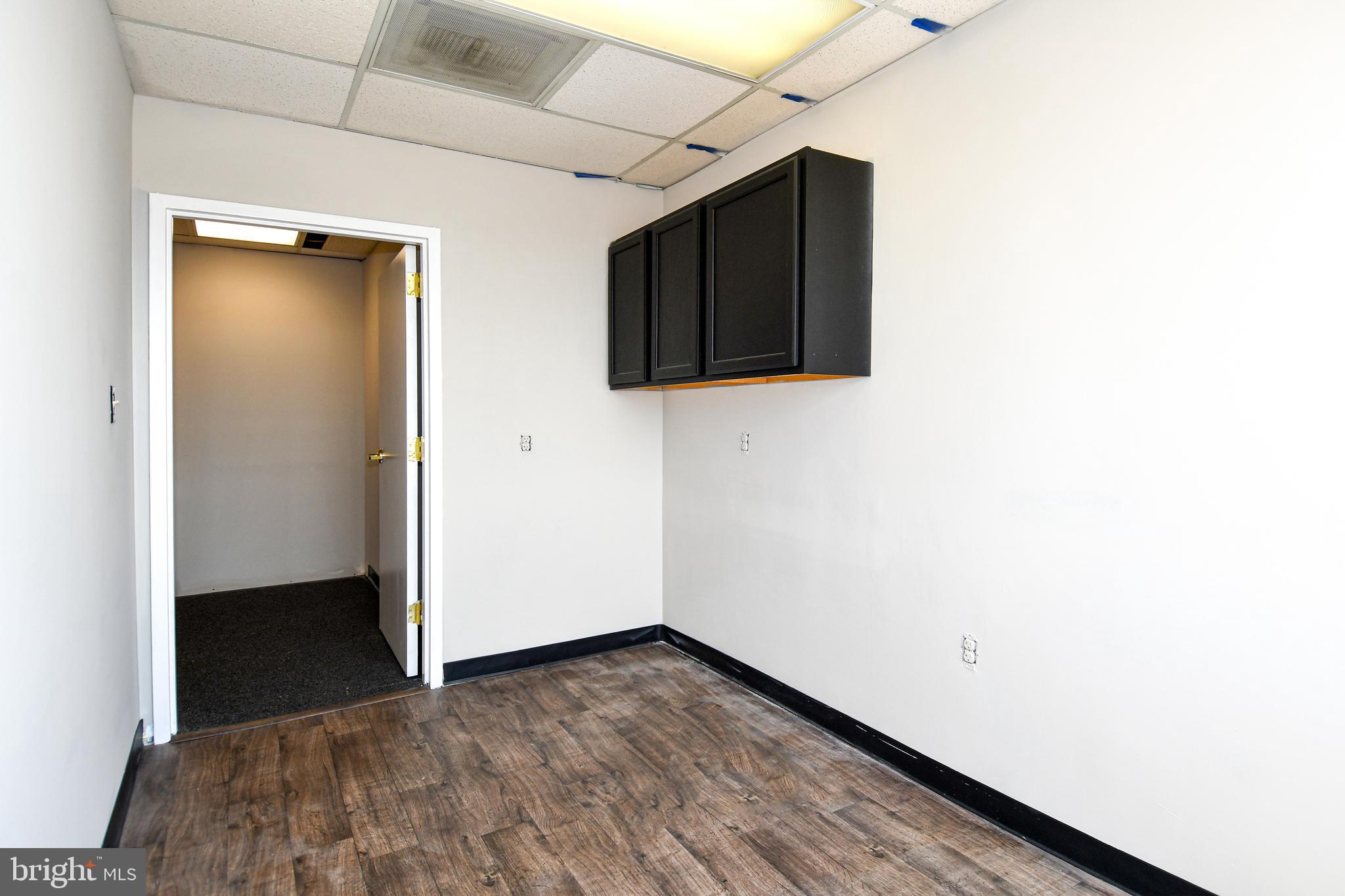 HAMILTON CENTER - Commercial Lease