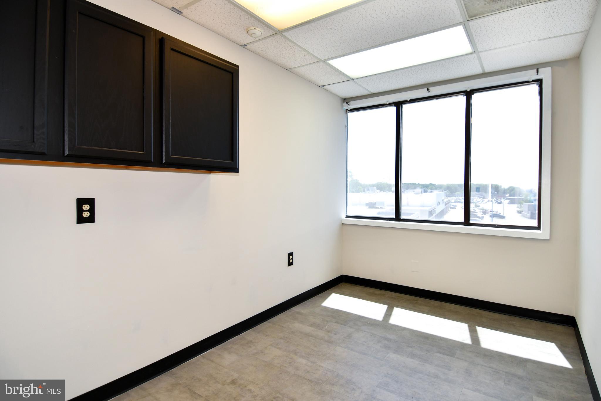 HAMILTON CENTER - Commercial Lease