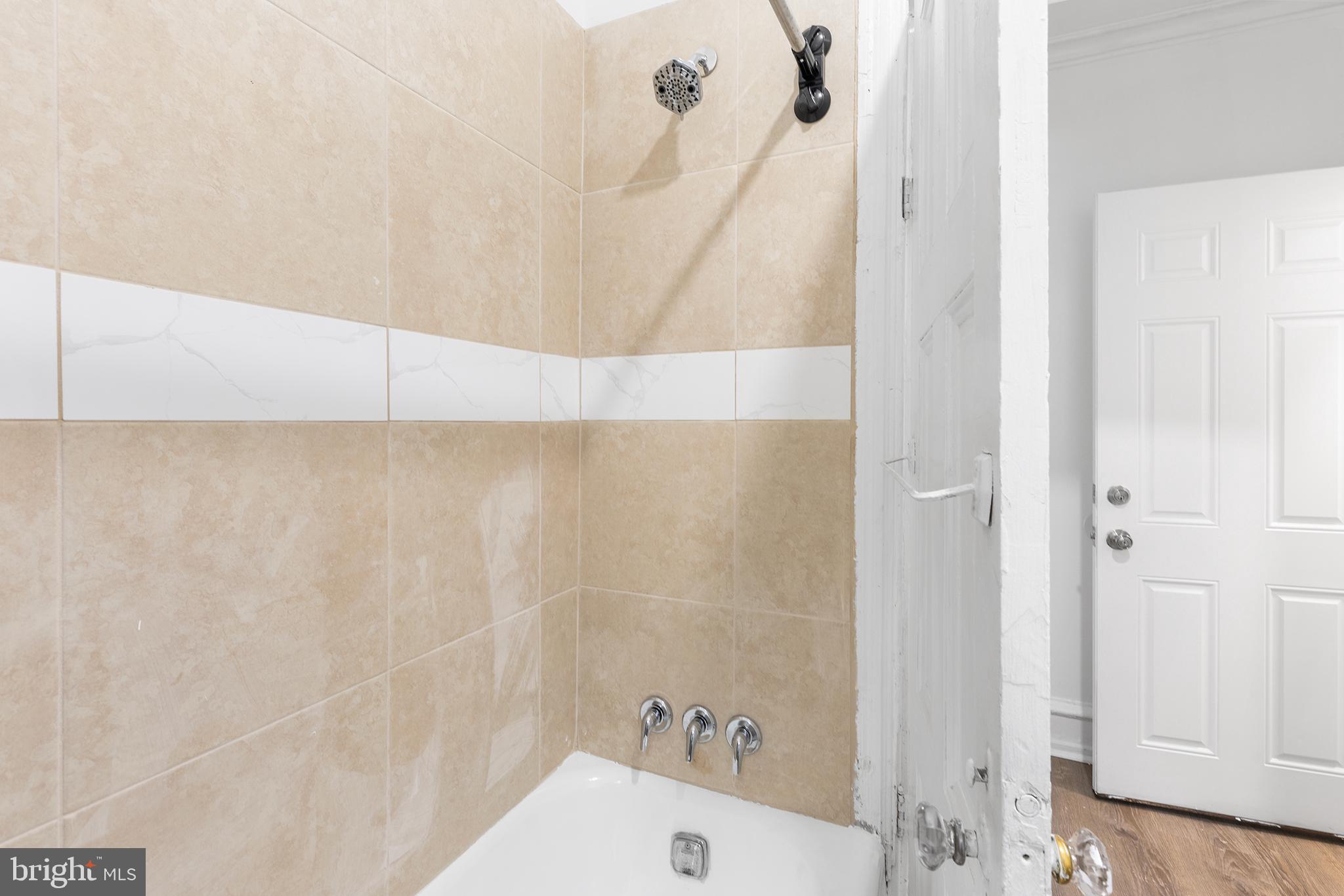 PHILADELPHIA (NORTH) - Residential Lease