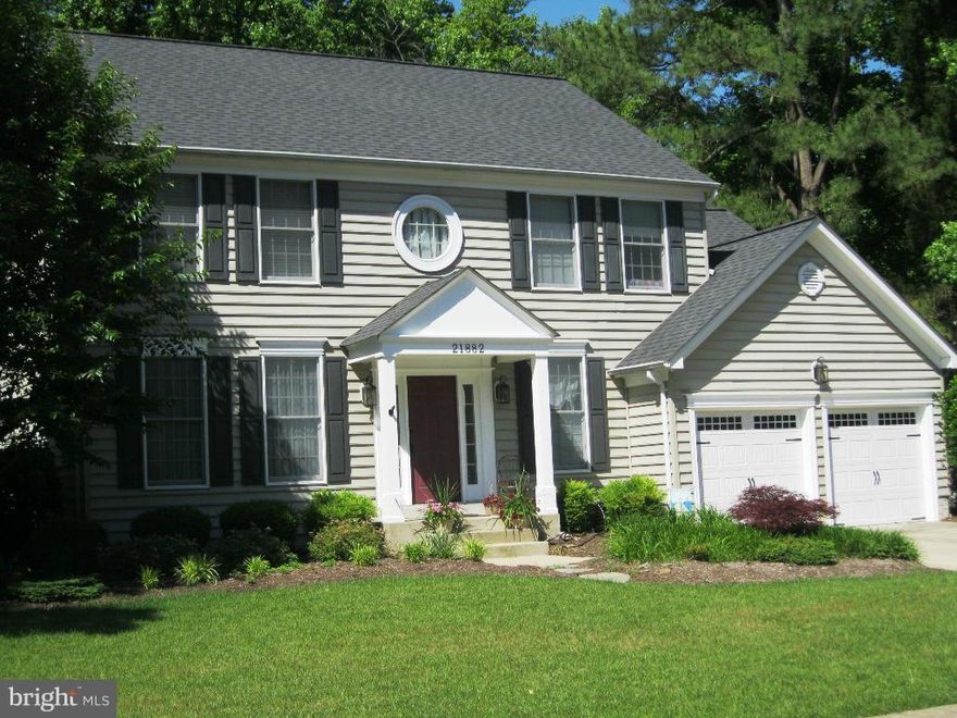 Breton Bay Beauty in well established Leonardtown neighborhood. 4bd/3.5 ba. Open floor plan with impressive stone fireplace in family room. Stainless appliances in kitchen. Full finished lower level with rec room, full bath, room that could serve as a 5th bdrm and large storage room. Home within walking distance to Breton Bay Country Club and community beach (Memberships avail) Move-In ready!