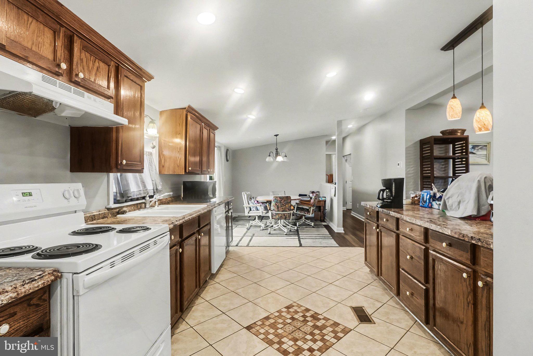 NORTHVIEW MANOR - Residential