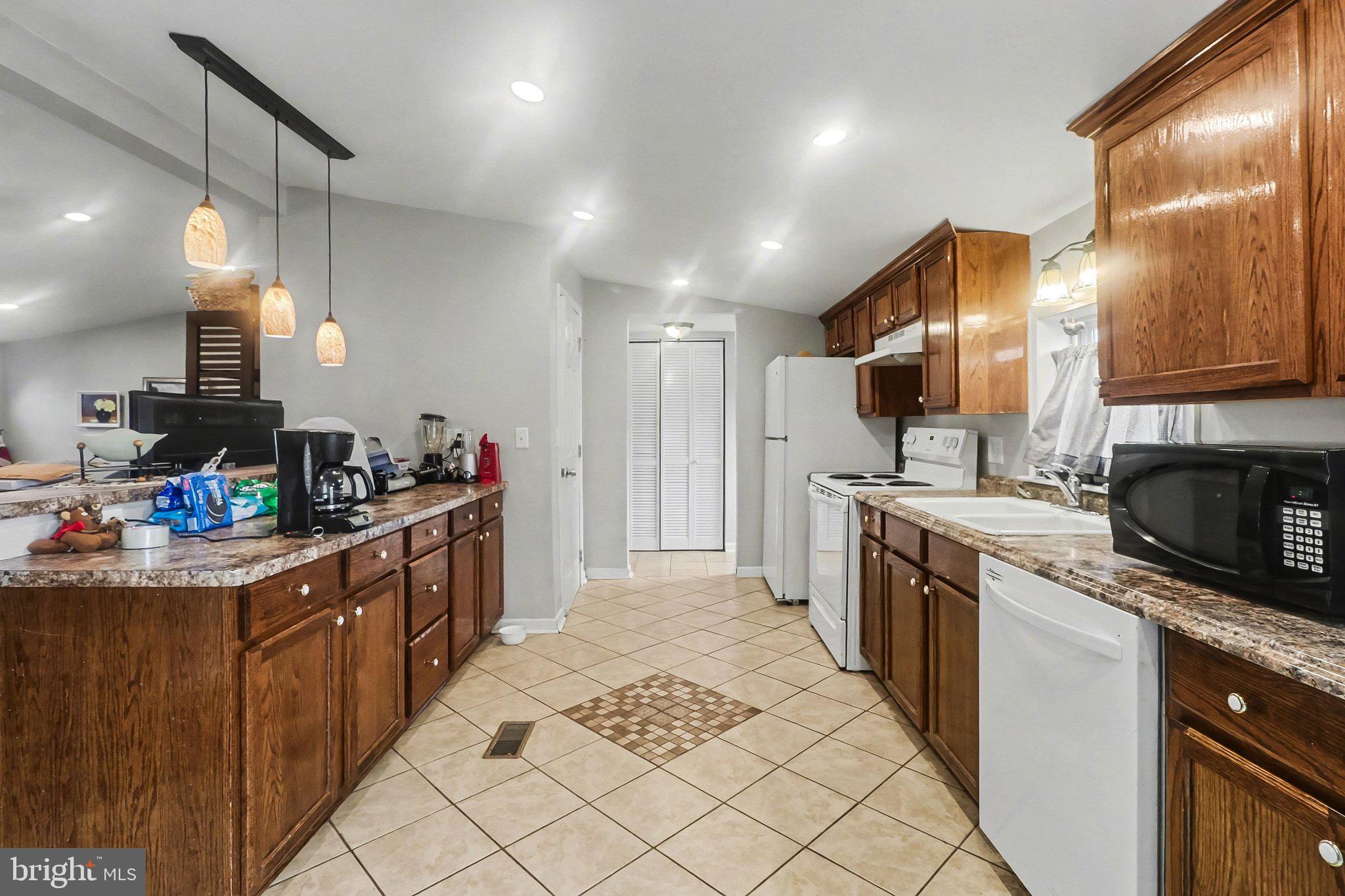 NORTHVIEW MANOR - Residential