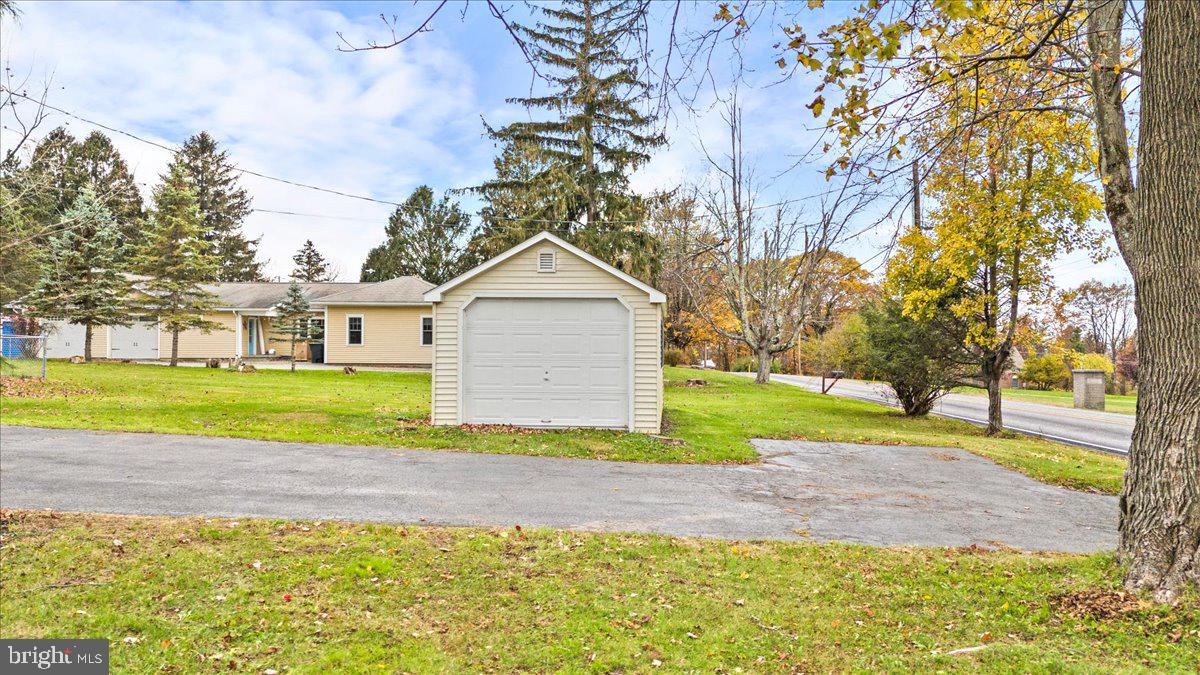 1215 COUNTRY CLUB ROAD