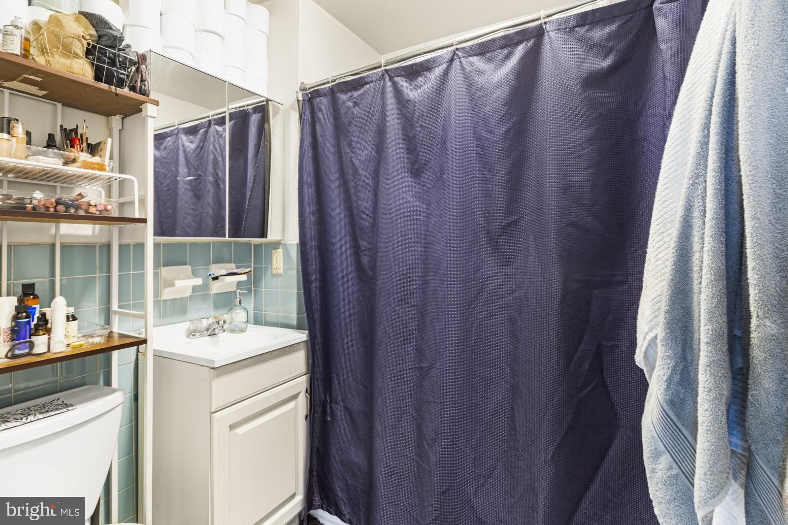 QUEEN VILLAGE - Residential Lease