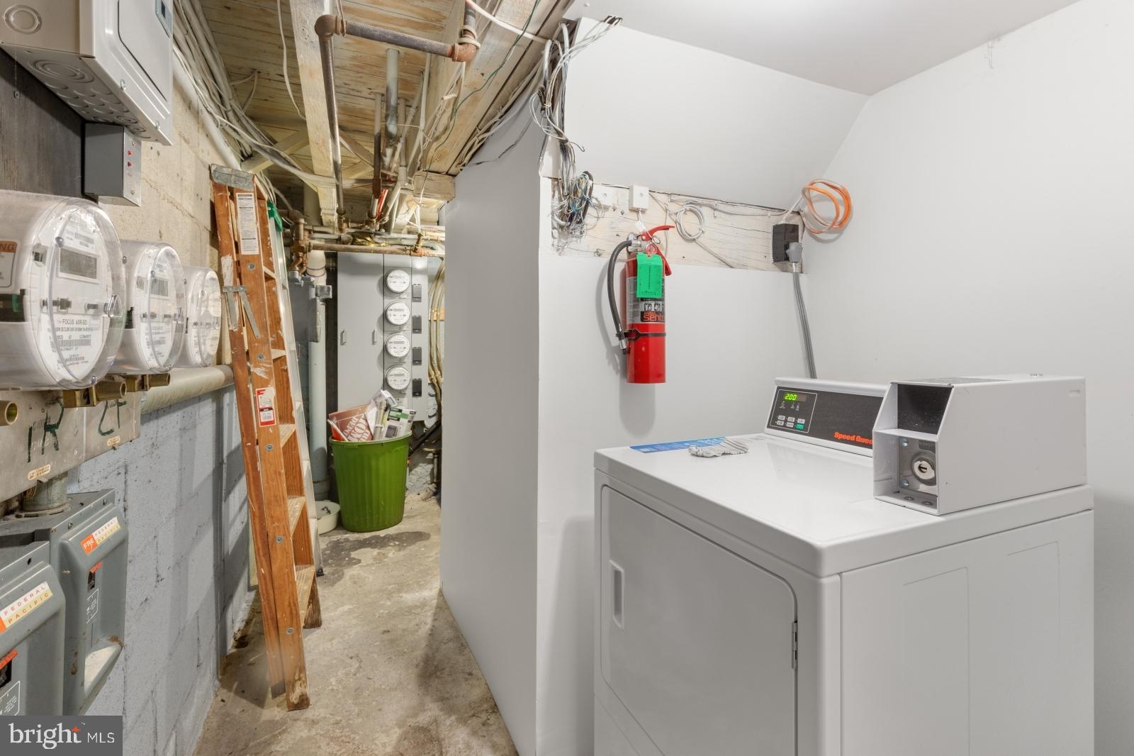 QUEEN VILLAGE - Residential Lease