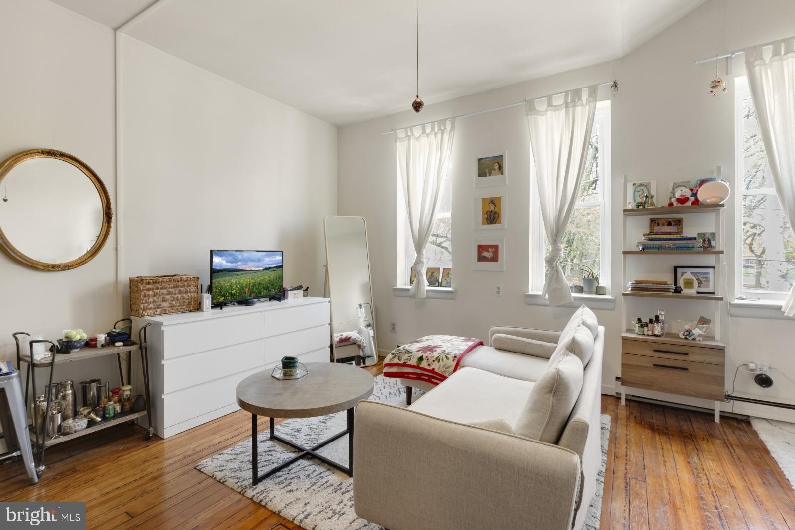 QUEEN VILLAGE - Residential Lease