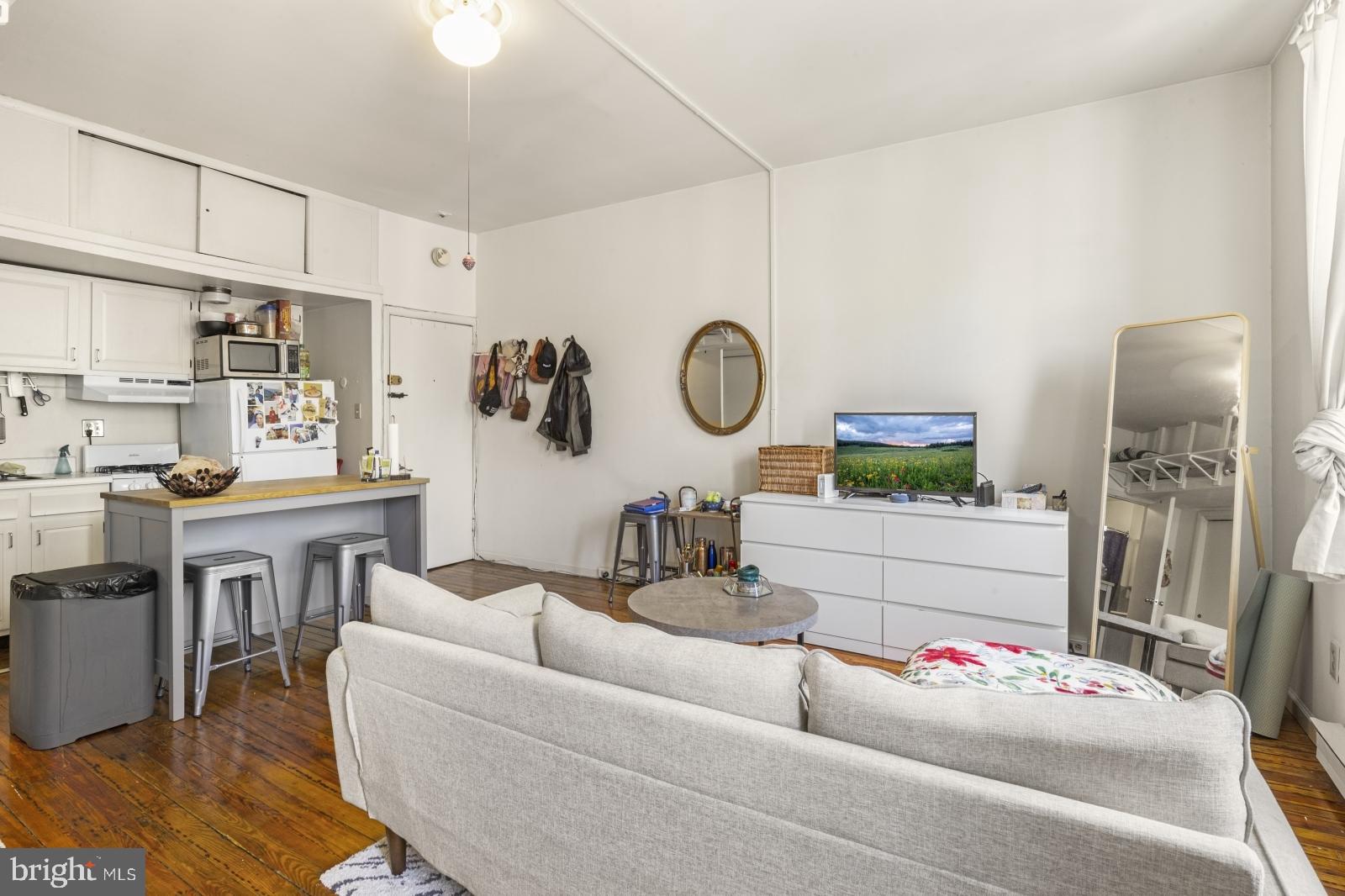 QUEEN VILLAGE - Residential Lease