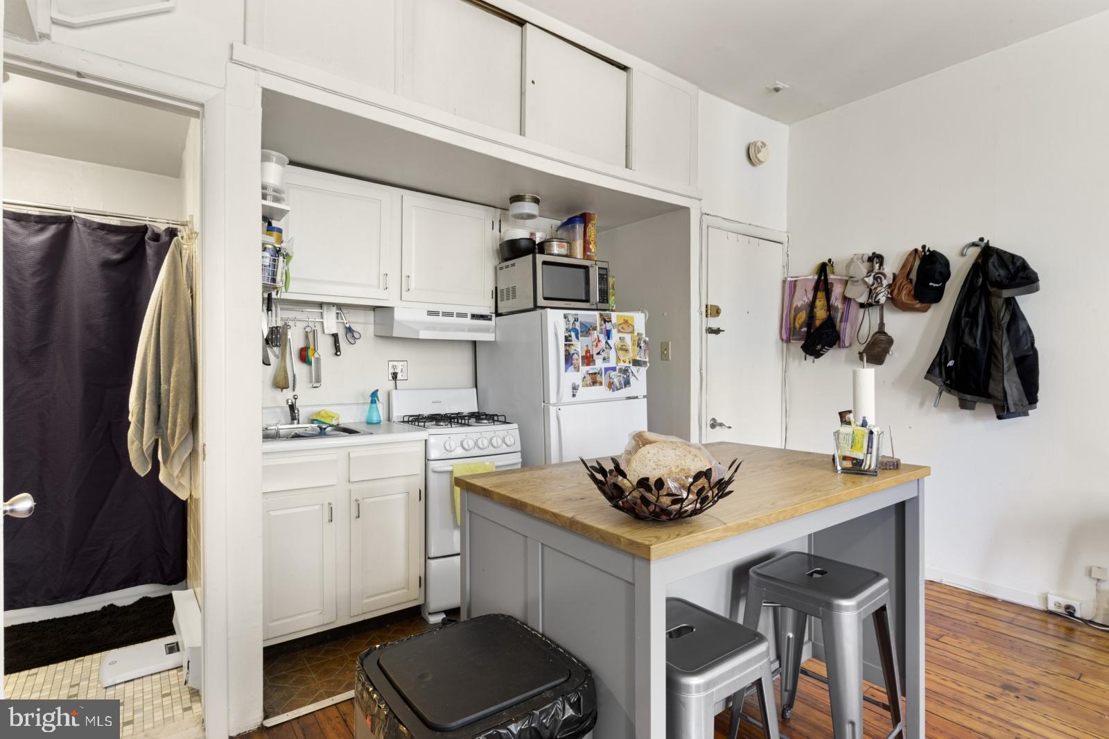 QUEEN VILLAGE - Residential Lease