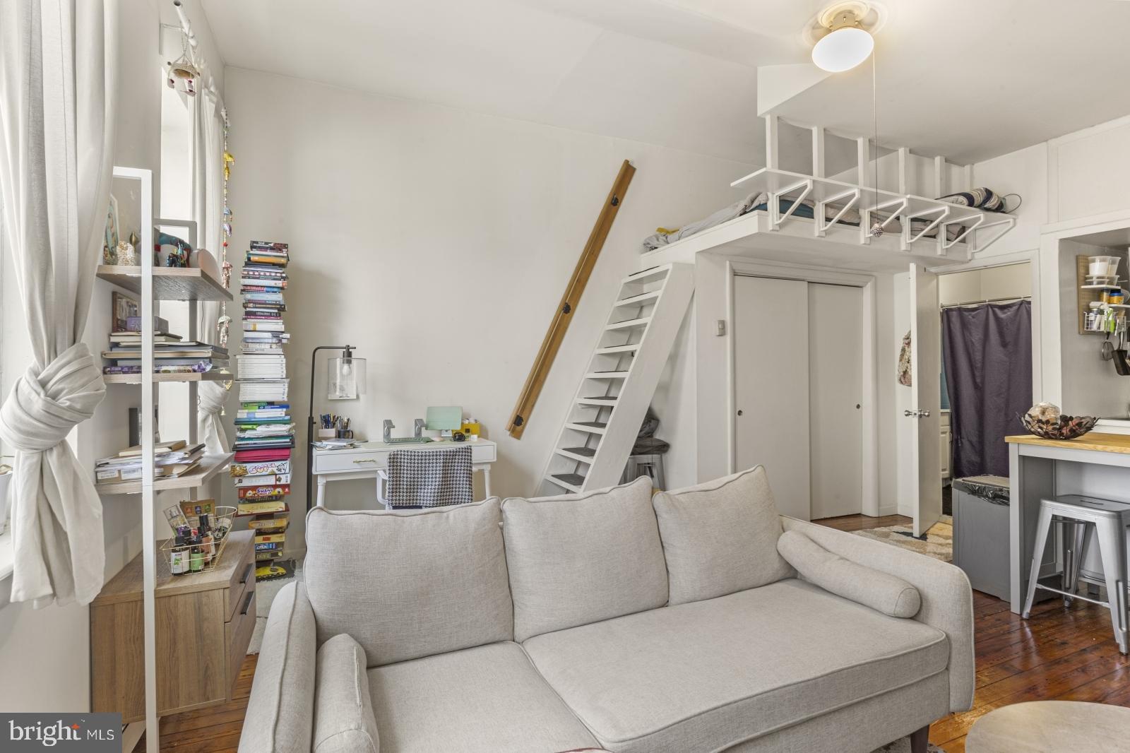 QUEEN VILLAGE - Residential Lease