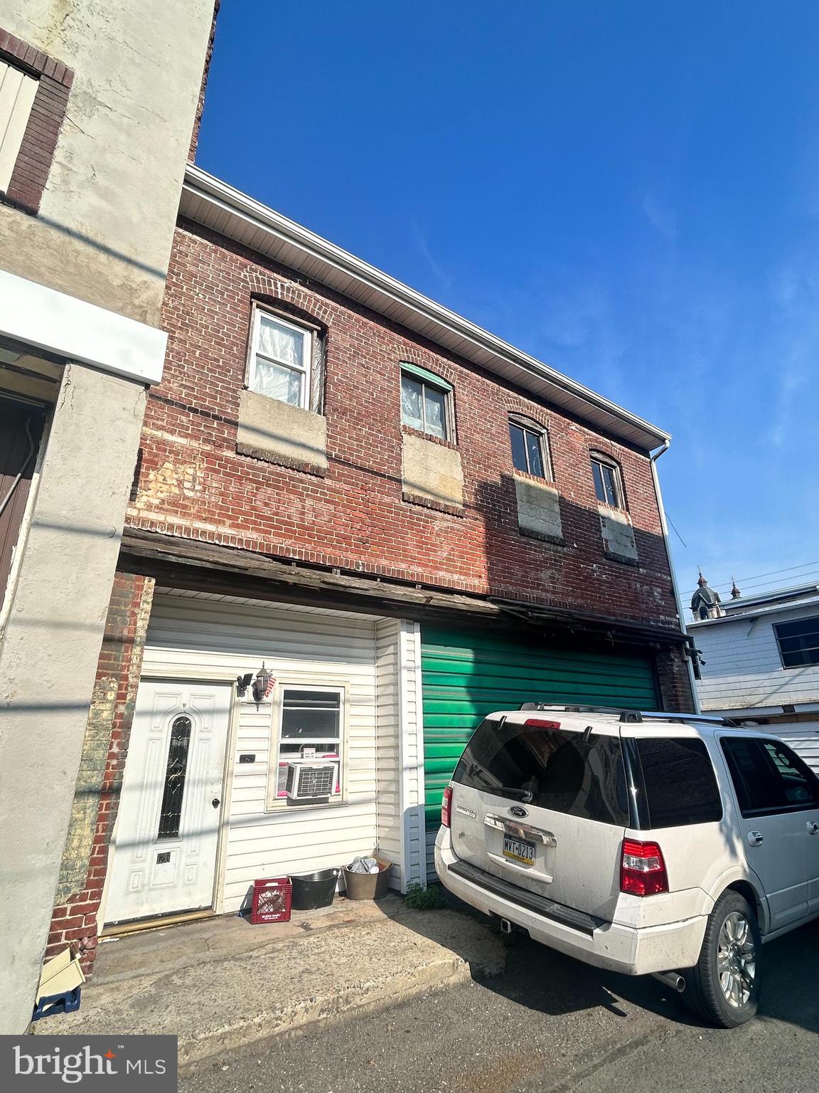 125-127 N JARDIN STREET