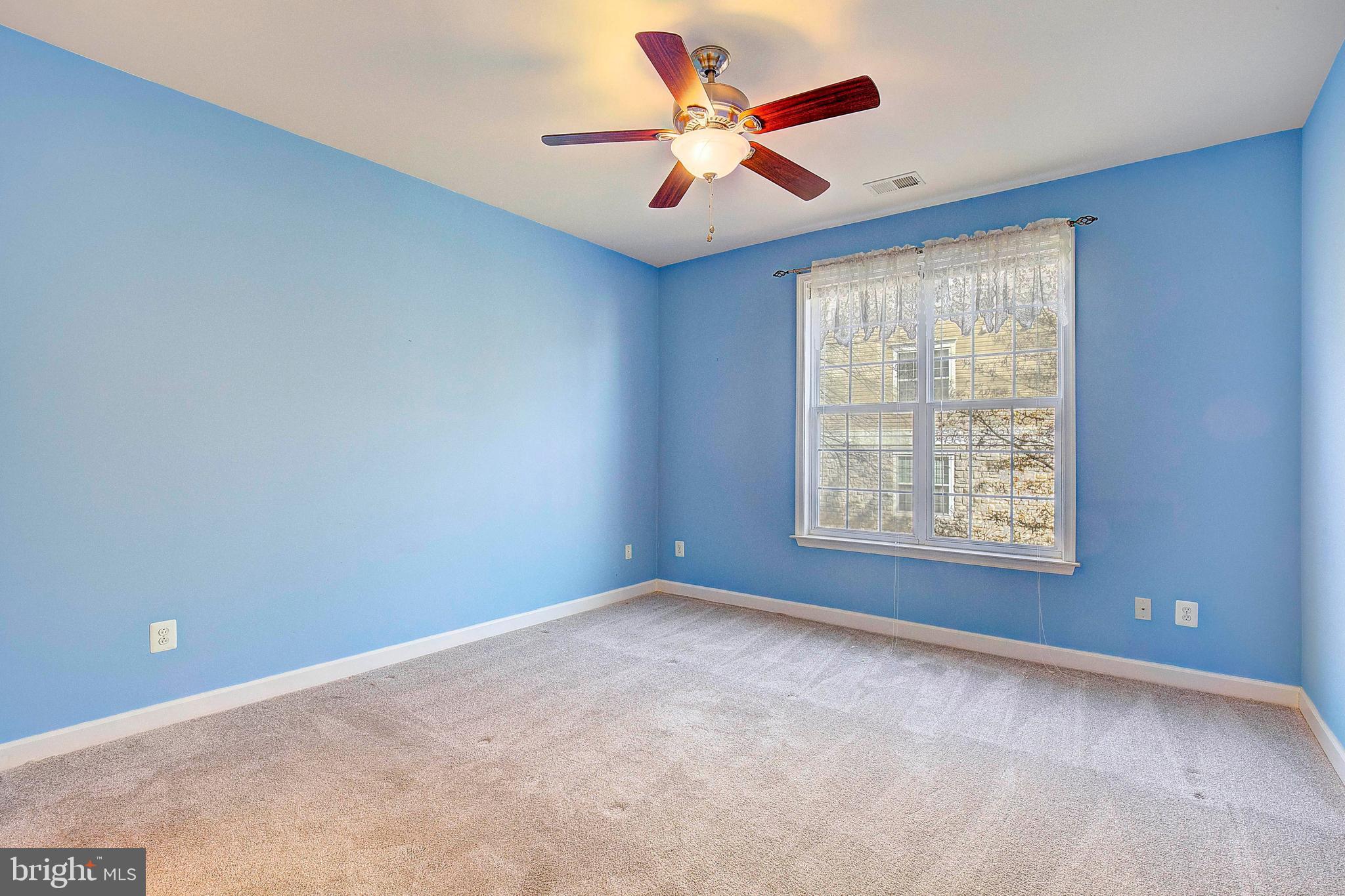 FOUR SEASONS - Residential