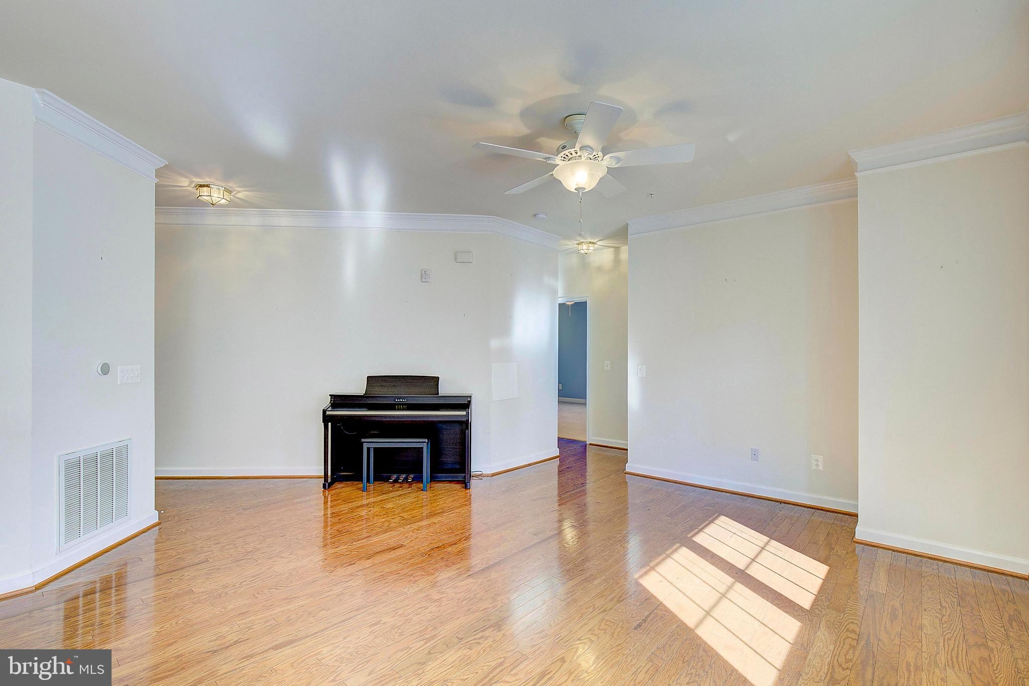 FOUR SEASONS - Residential