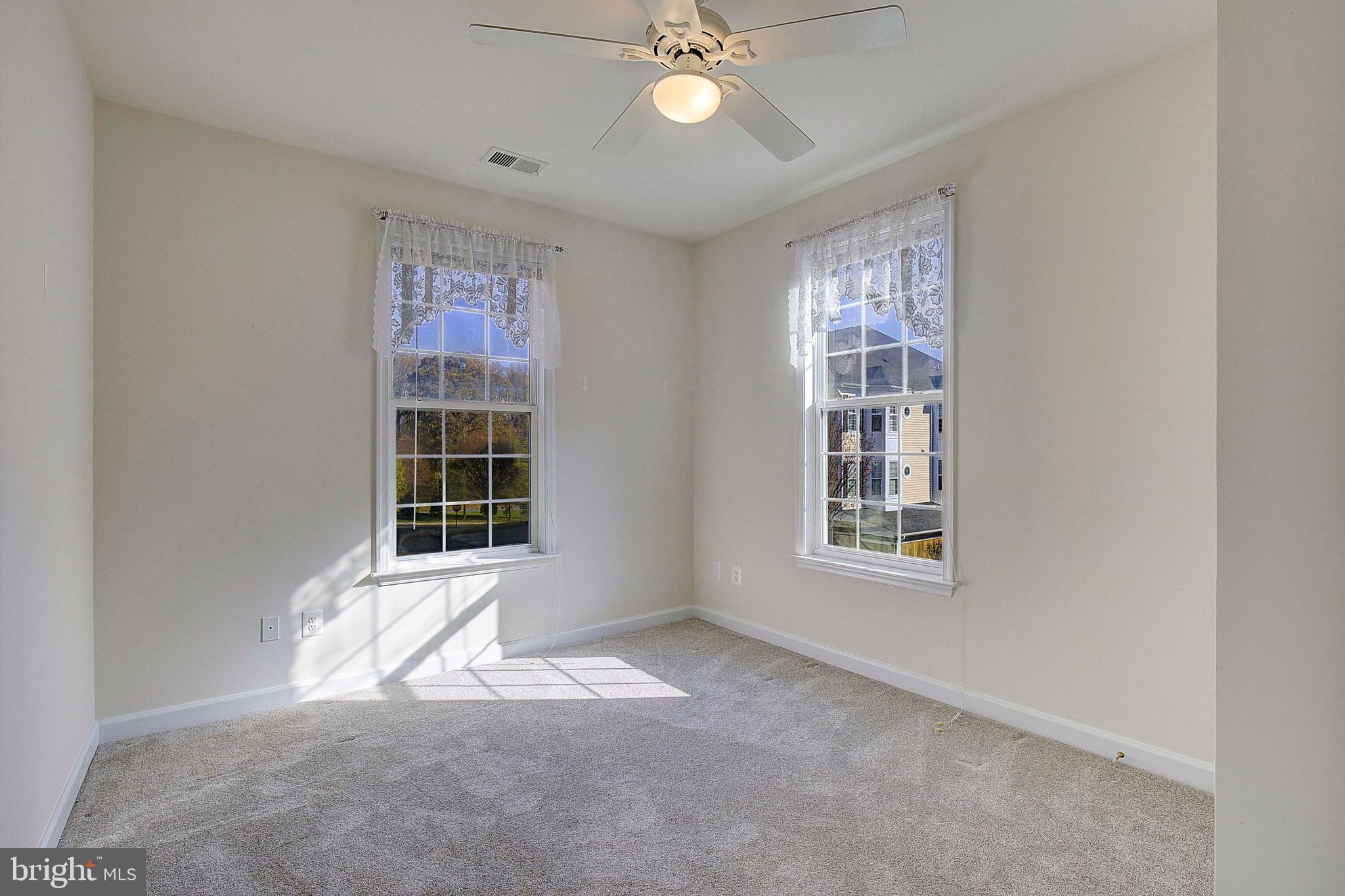 FOUR SEASONS - Residential