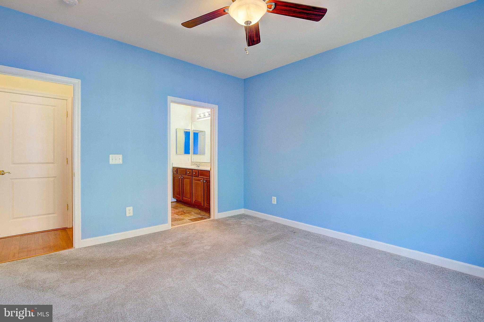 FOUR SEASONS - Residential