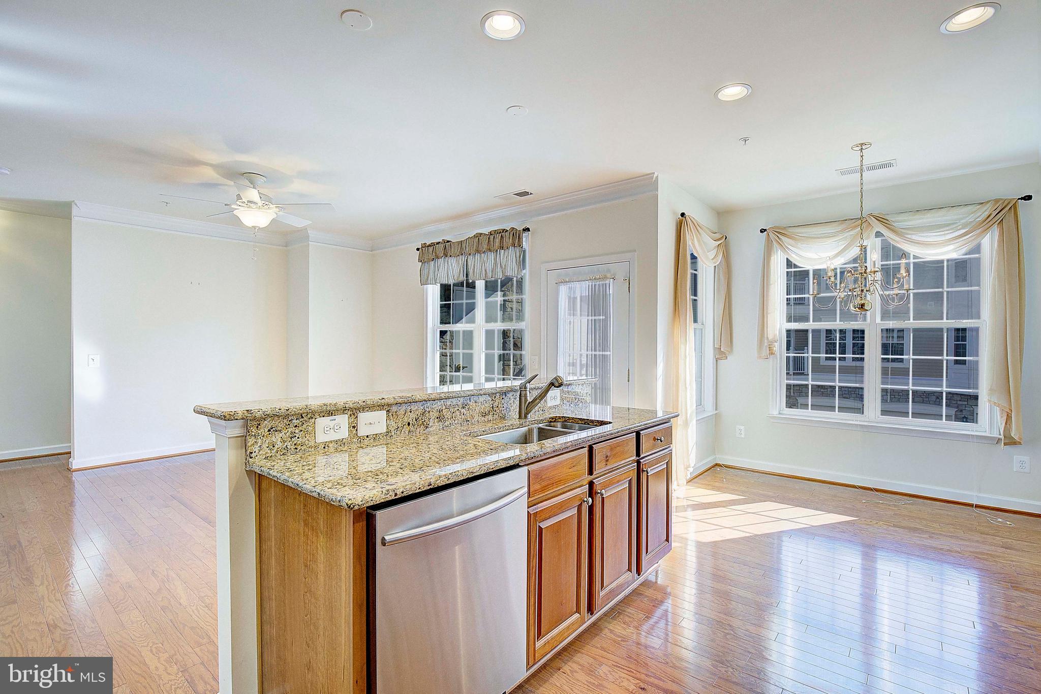 FOUR SEASONS - Residential