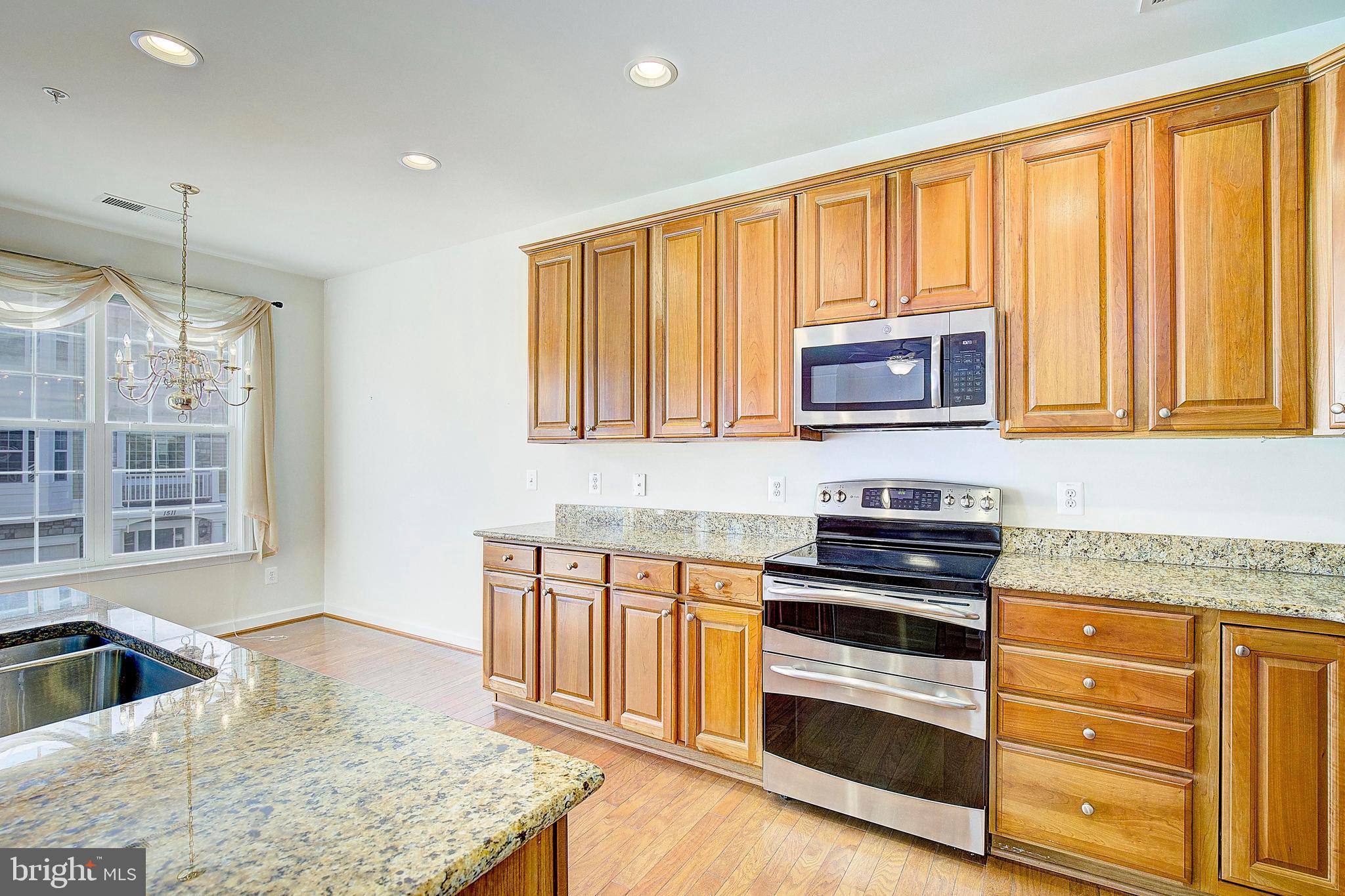 FOUR SEASONS - Residential