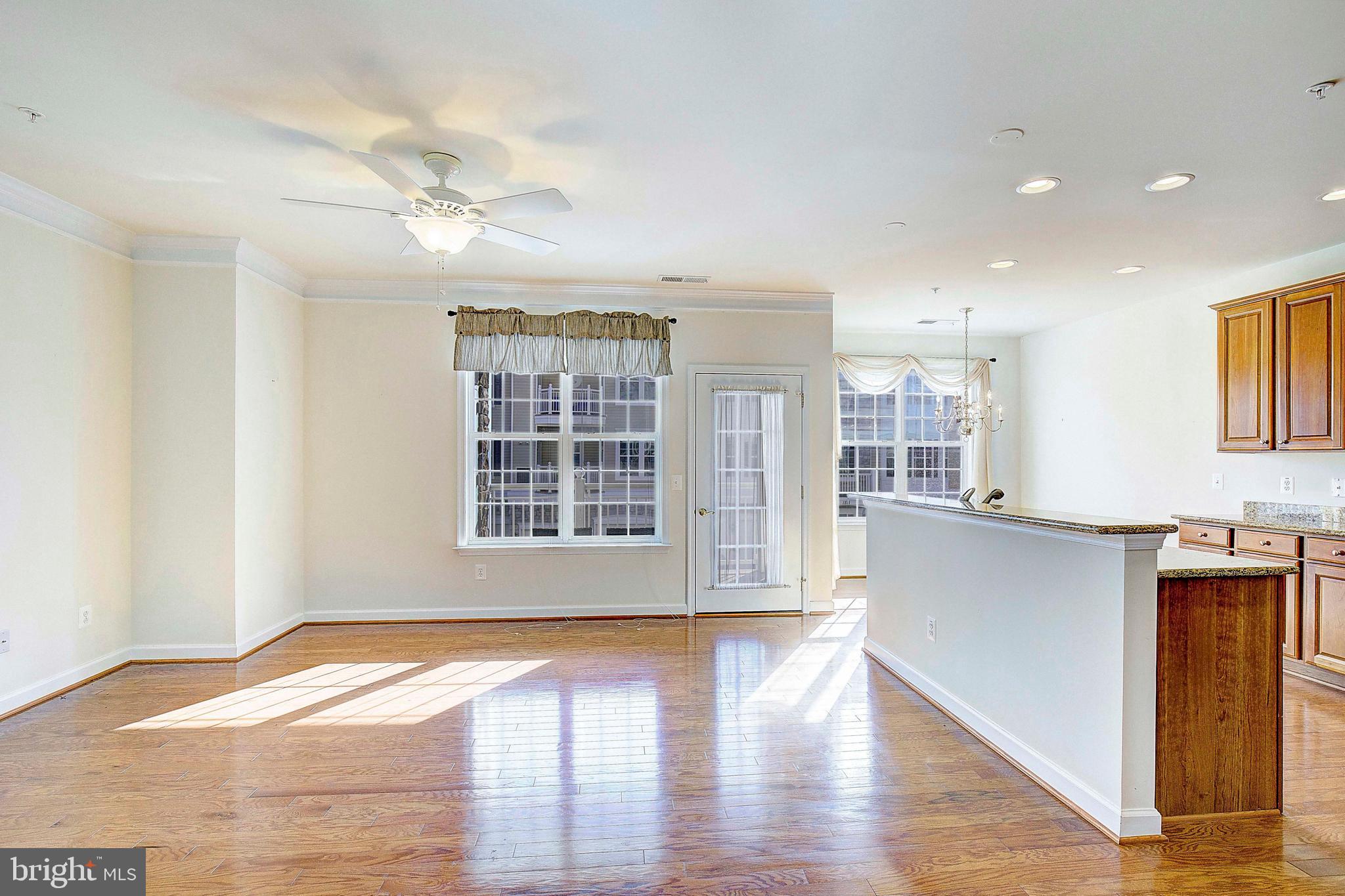 FOUR SEASONS - Residential