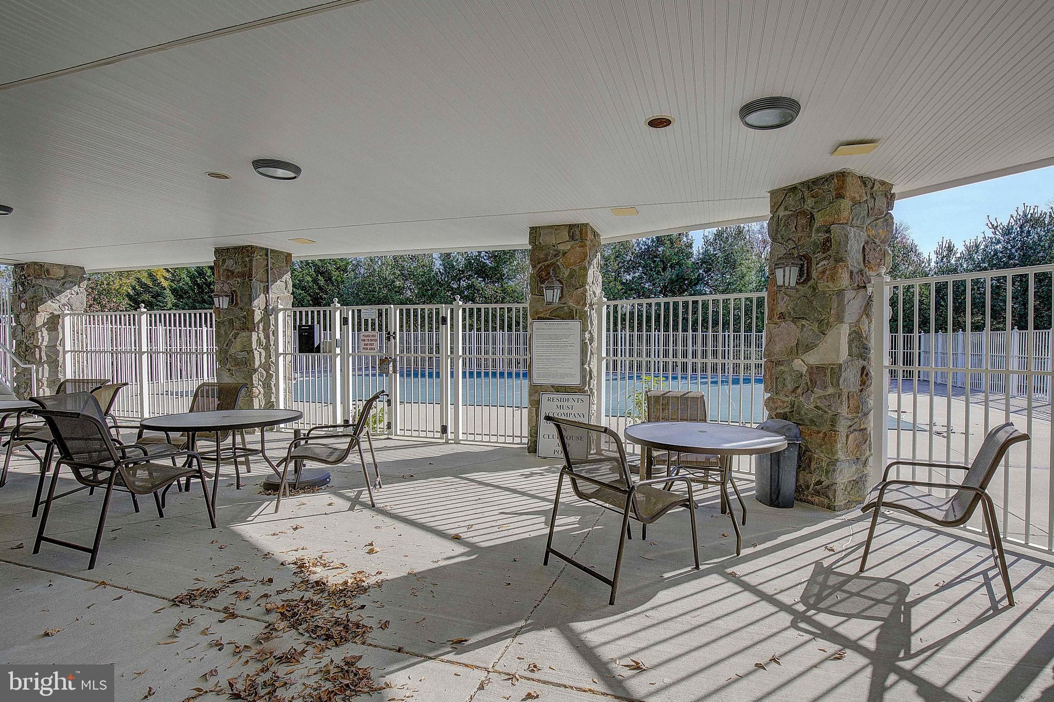 FOUR SEASONS - Residential