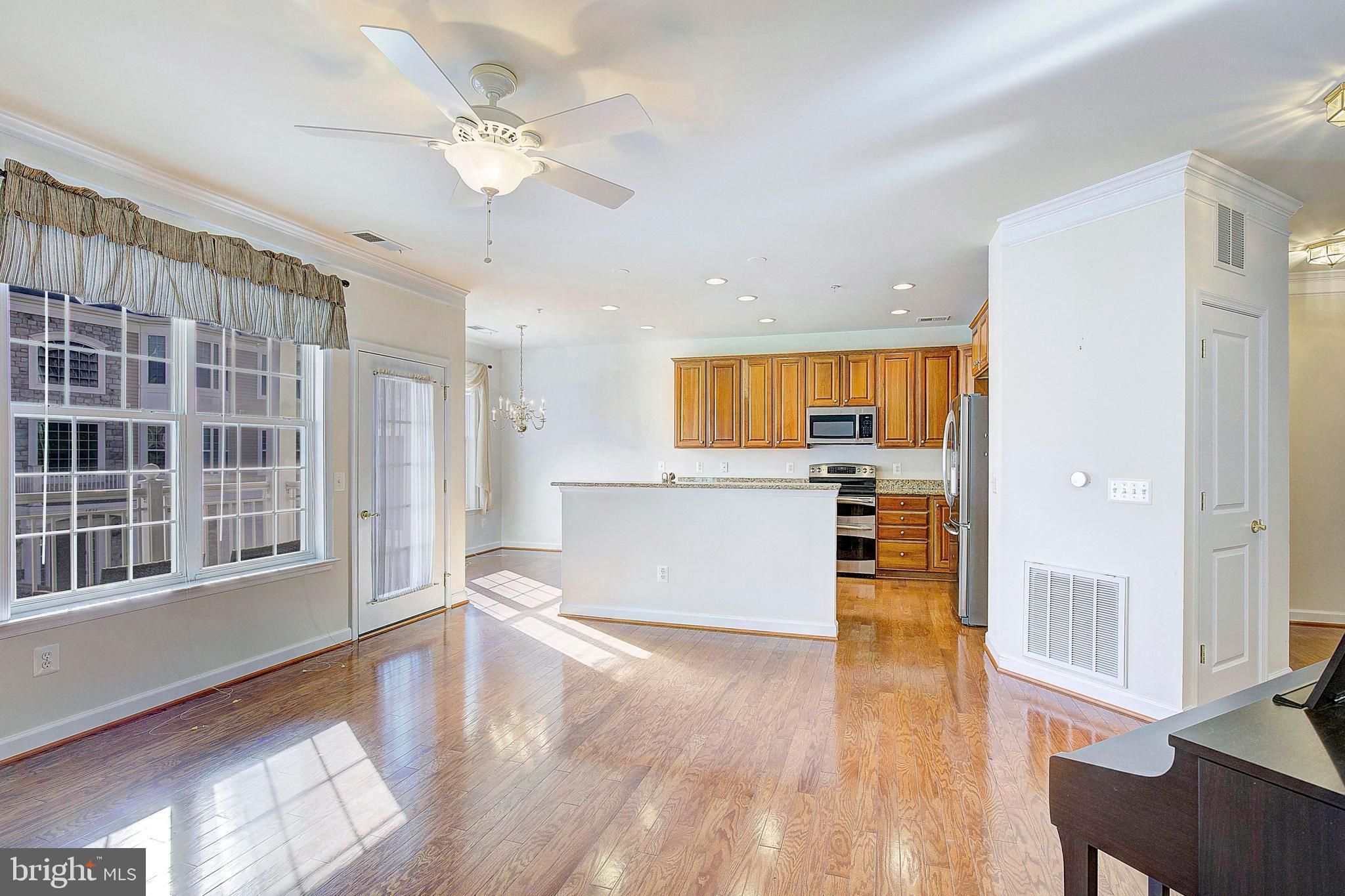 FOUR SEASONS - Residential