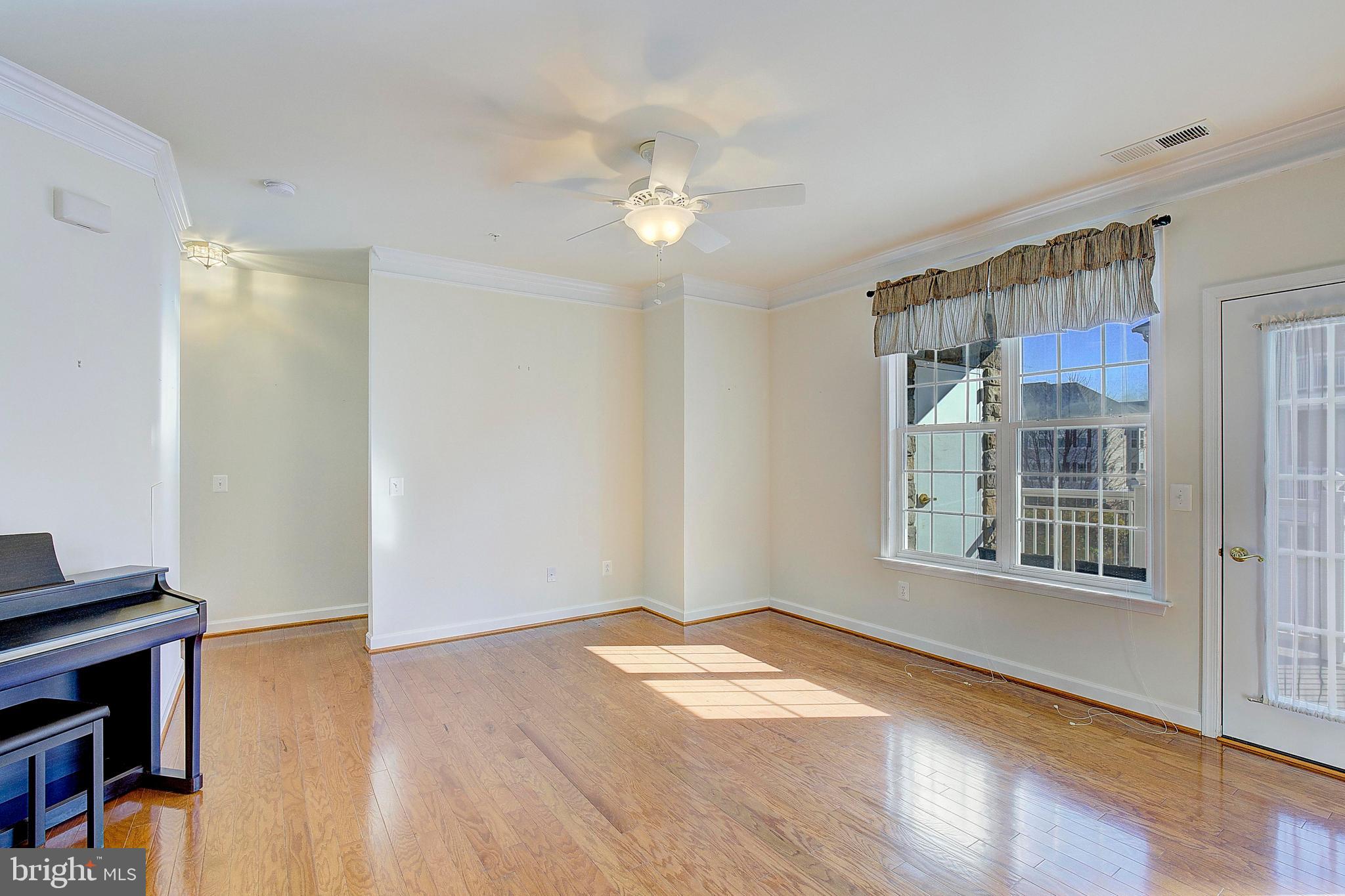 FOUR SEASONS - Residential