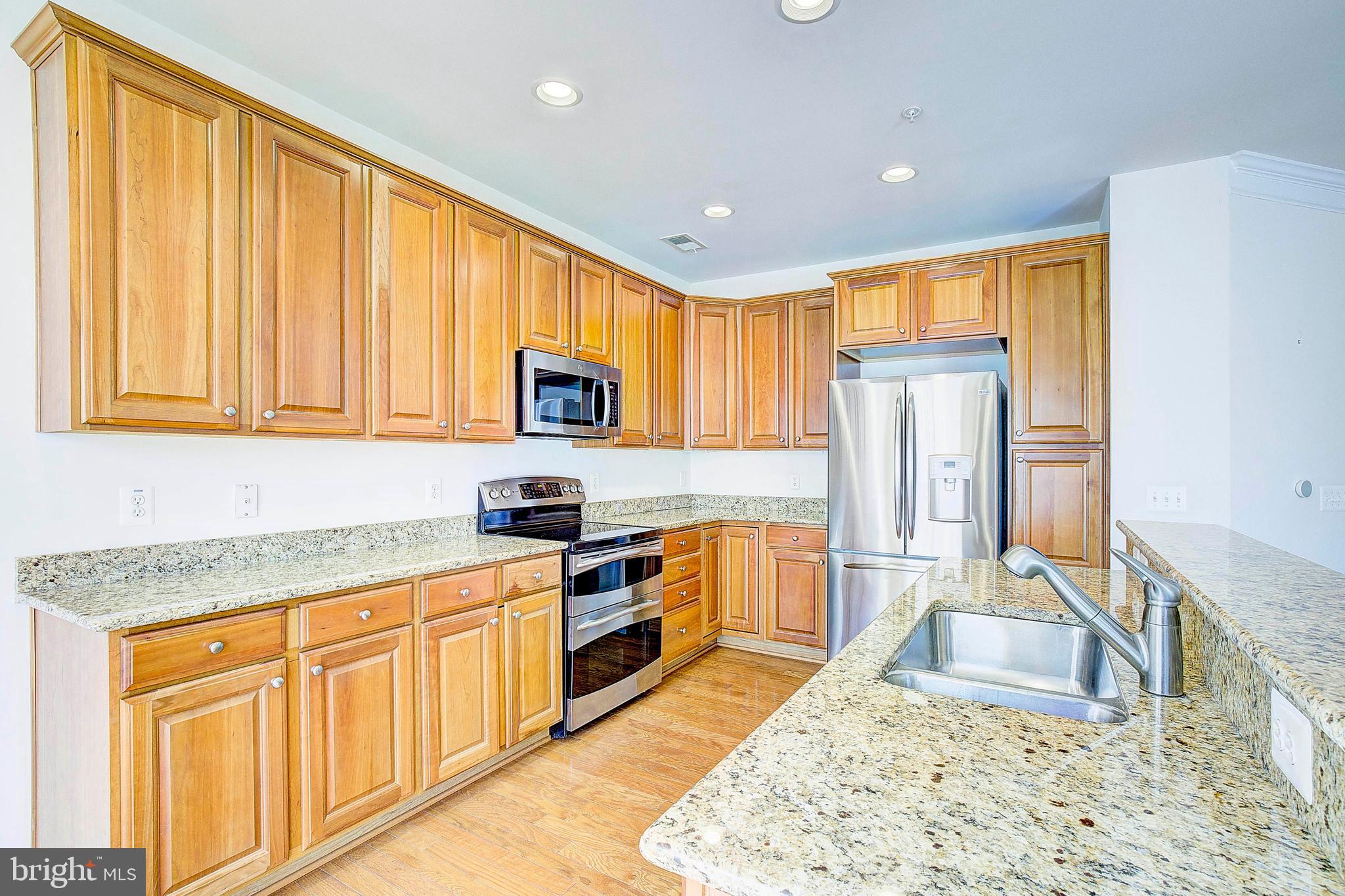 FOUR SEASONS - Residential