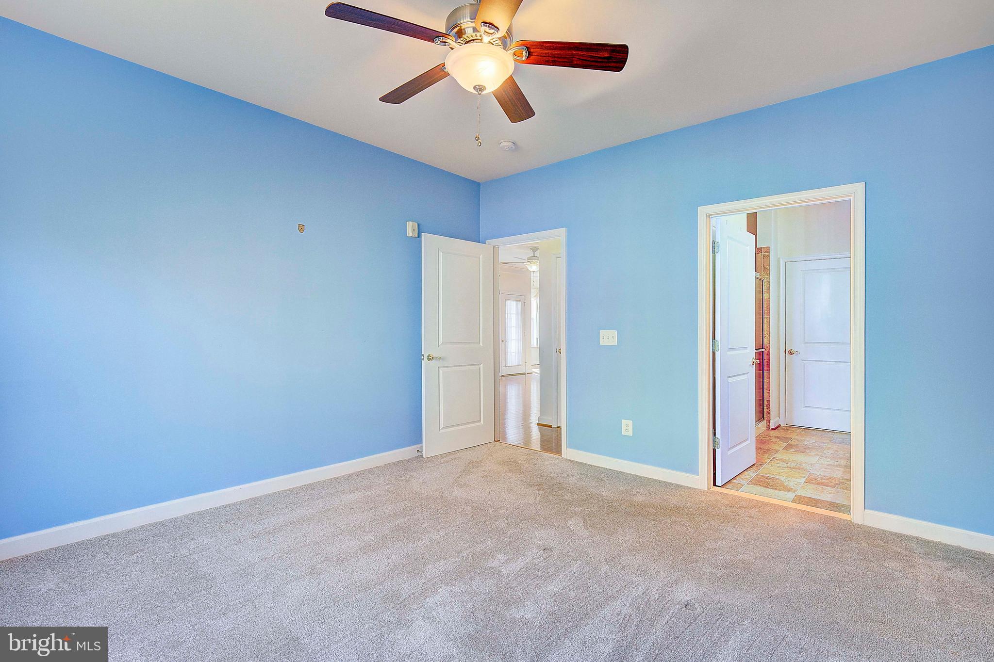 FOUR SEASONS - Residential