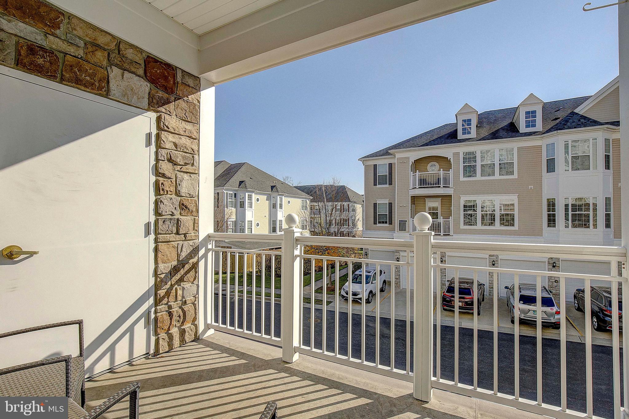 FOUR SEASONS - Residential