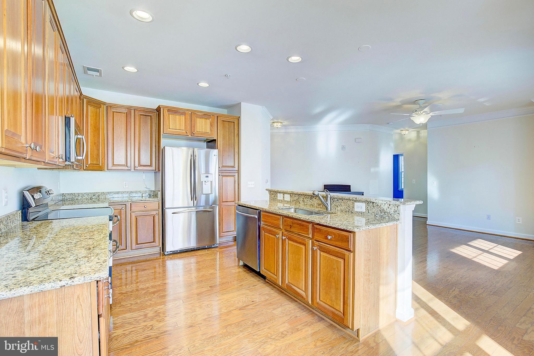 FOUR SEASONS - Residential