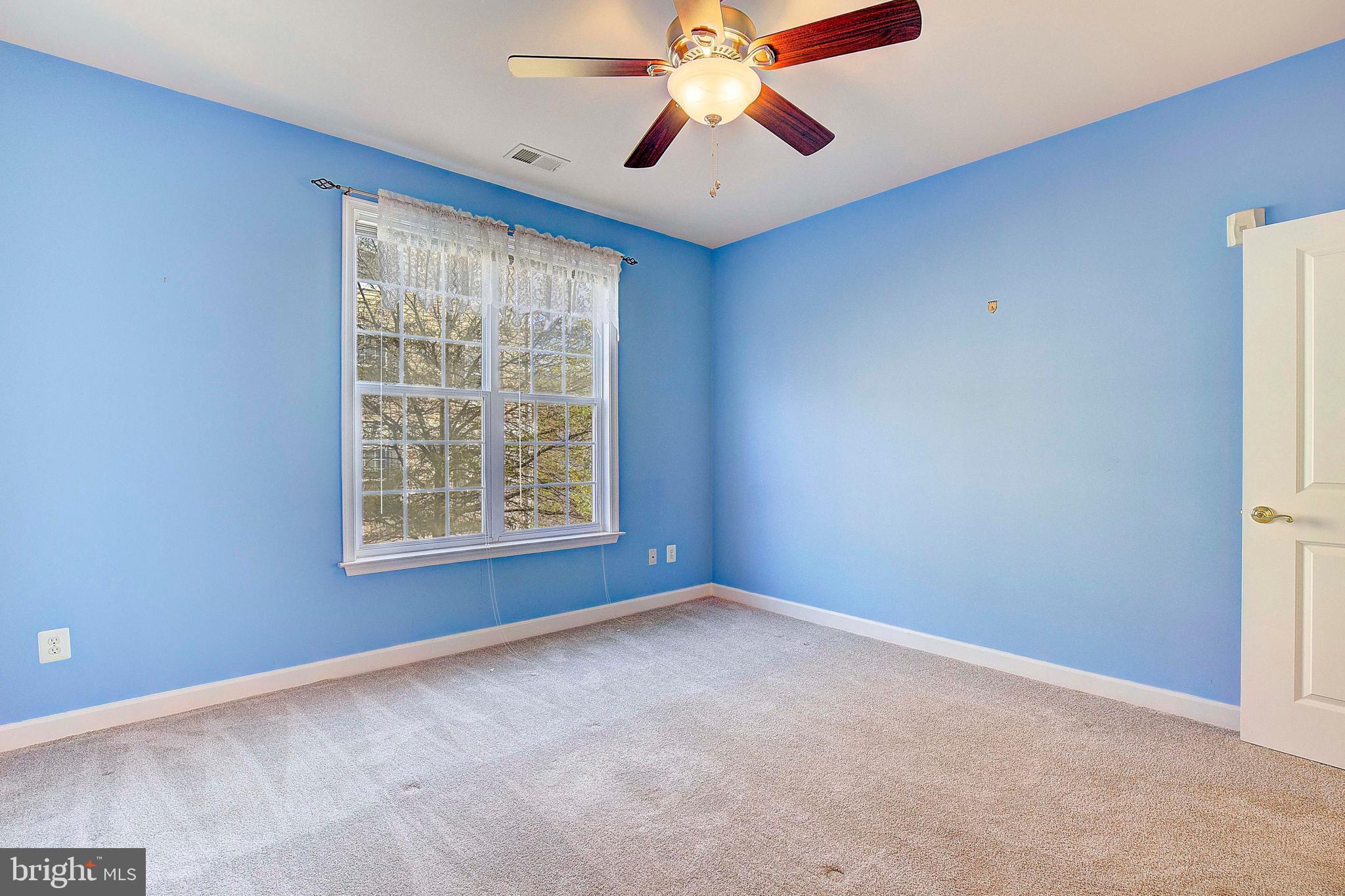 FOUR SEASONS - Residential