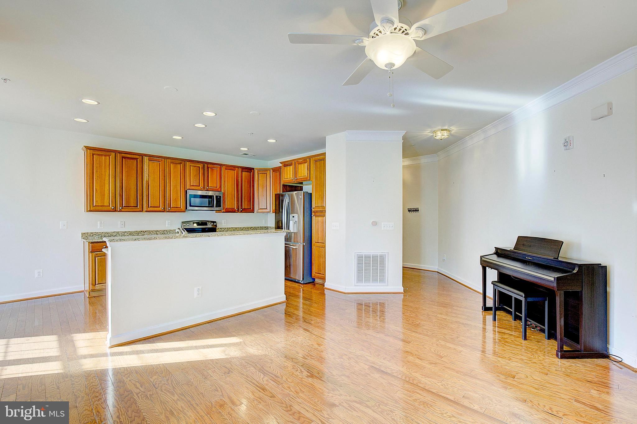 FOUR SEASONS - Residential