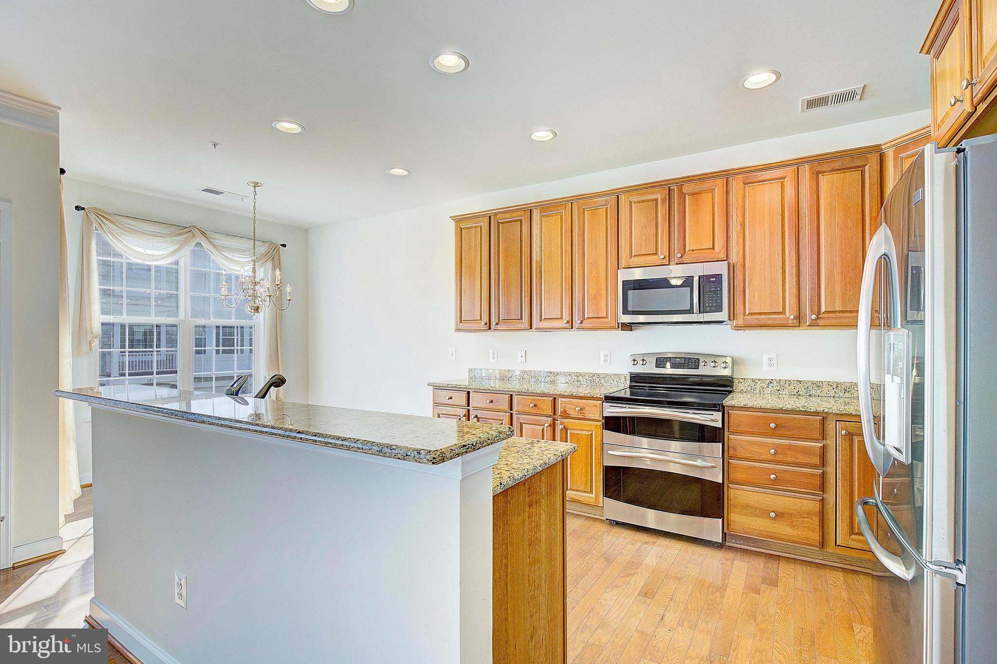 FOUR SEASONS - Residential