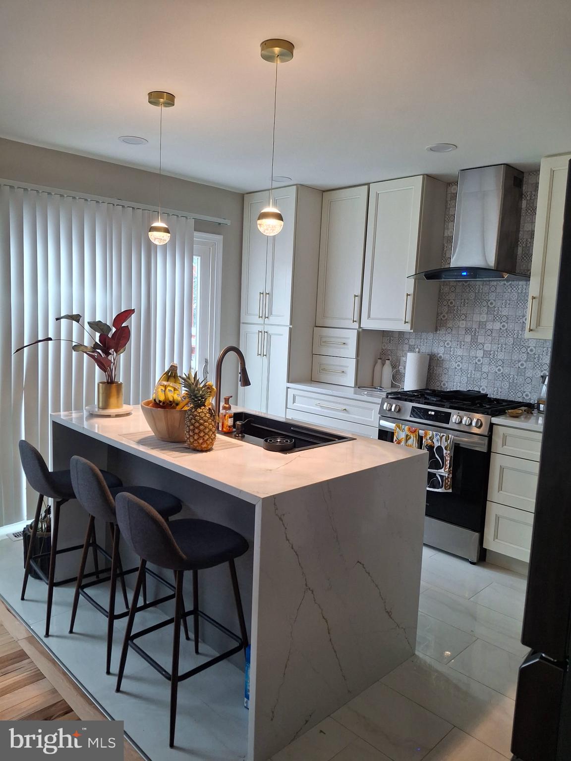 SPRING KNOLL - Residential Lease