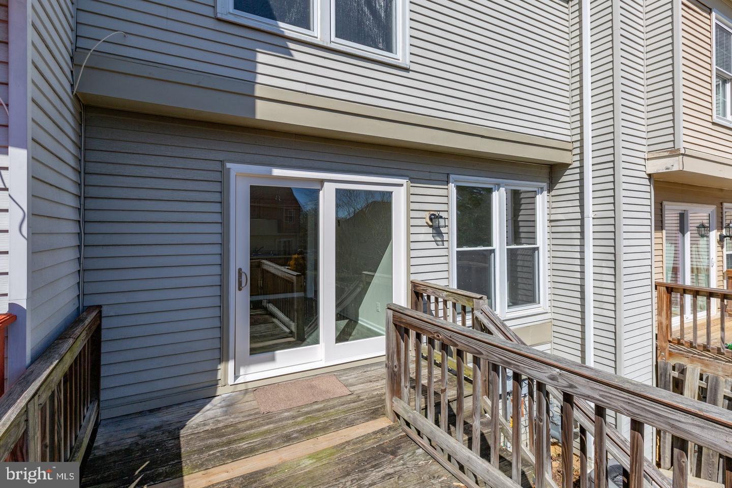 SPRING KNOLL - Residential Lease