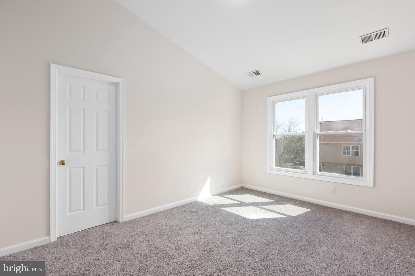 SPRING KNOLL - Residential Lease