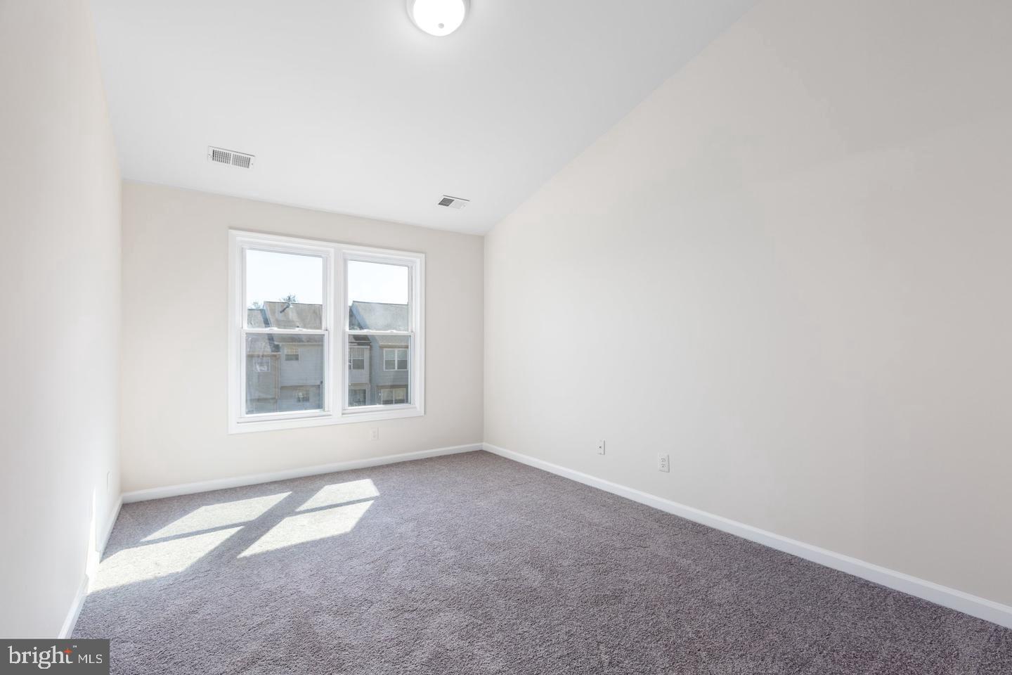 SPRING KNOLL - Residential Lease