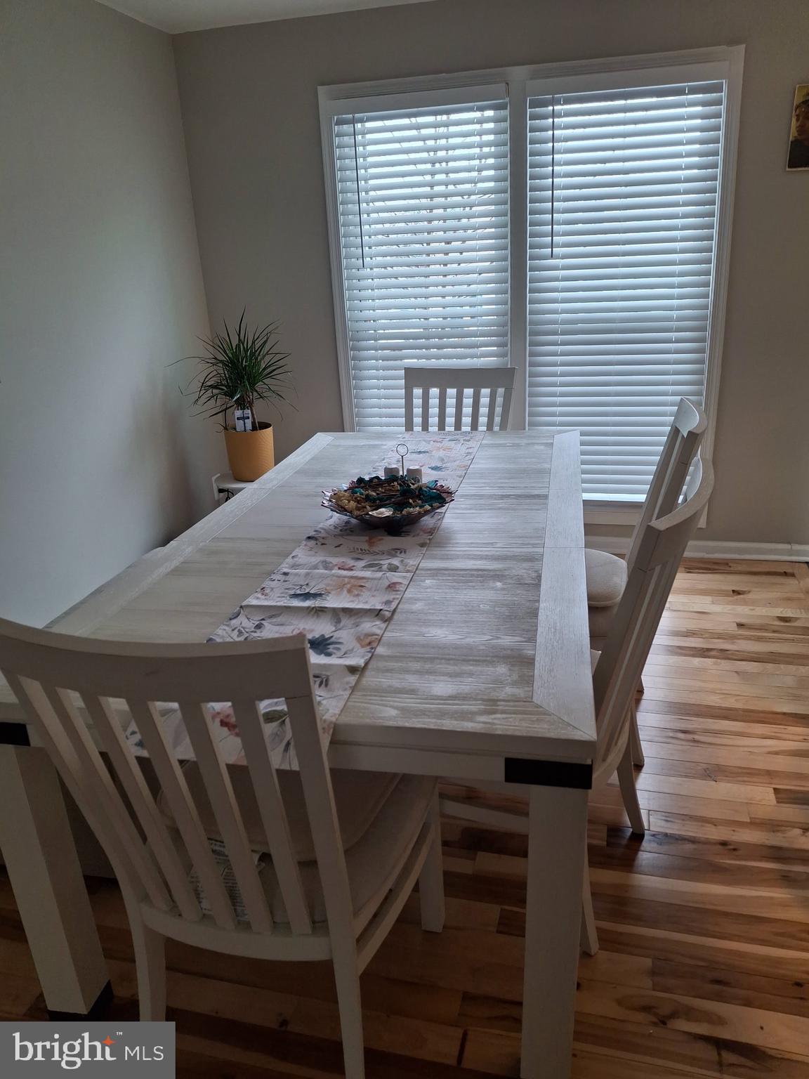 SPRING KNOLL - Residential Lease