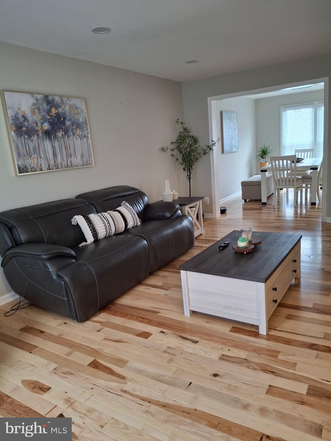 SPRING KNOLL - Residential Lease