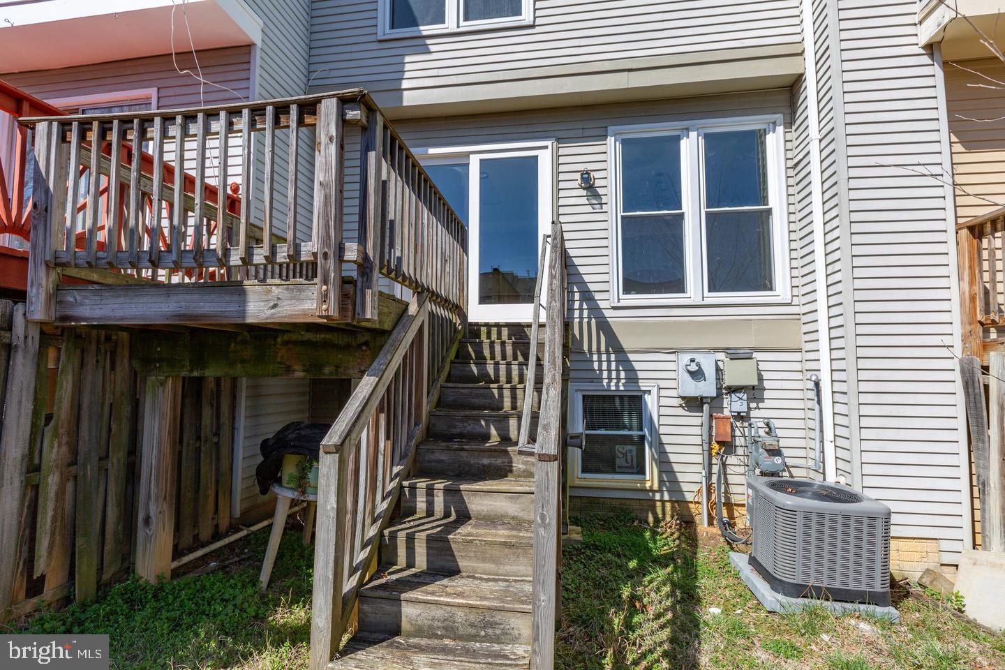 SPRING KNOLL - Residential Lease