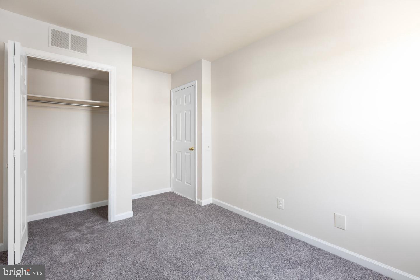 SPRING KNOLL - Residential Lease