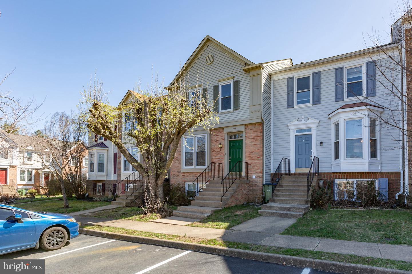 SPRING KNOLL - Residential Lease