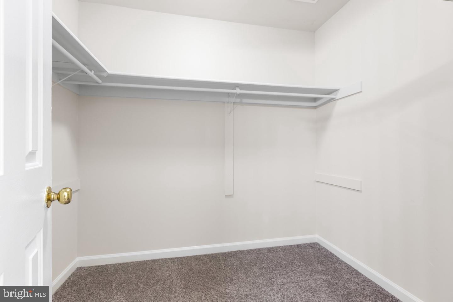 SPRING KNOLL - Residential Lease