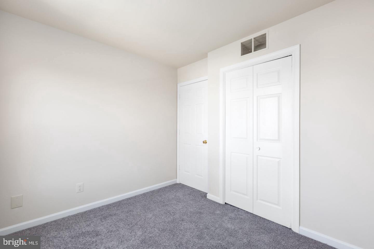 SPRING KNOLL - Residential Lease