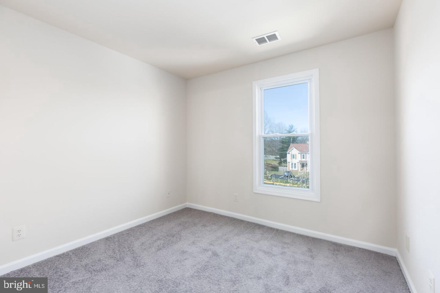 SPRING KNOLL - Residential Lease